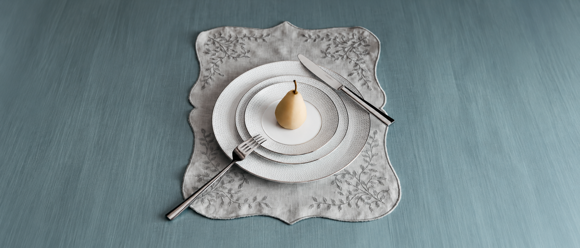 Dining and drinkware collection